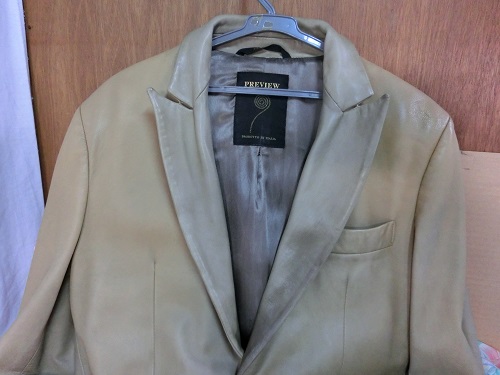 革コートの襟部分のキズ、シミ